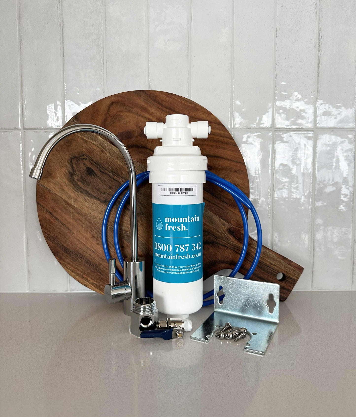 Photo of Mountain Fresh Deluxe Quick Change Water Purifier UBQCGN1 showing full unit and exterior design